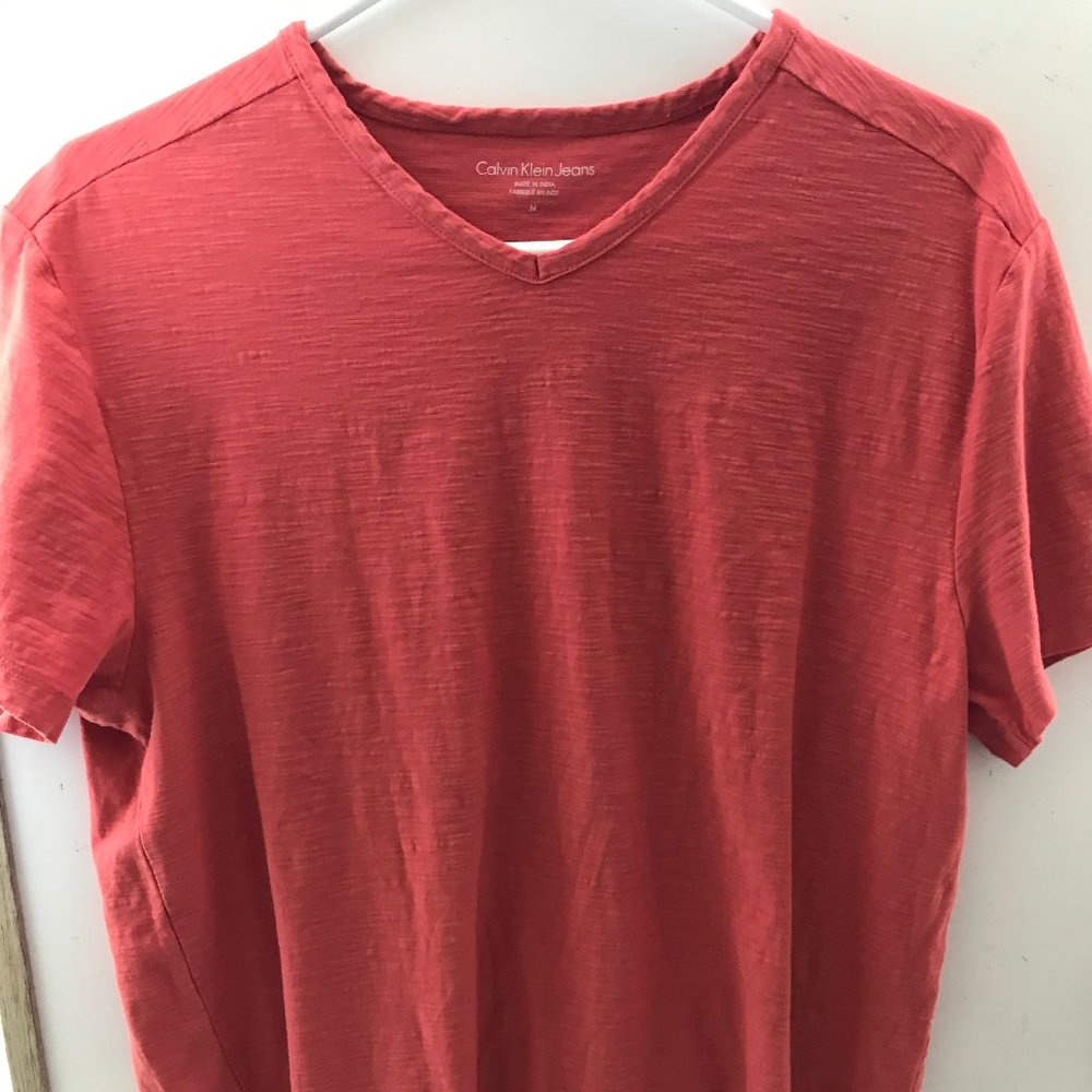 Calvin Klein V-Neck T-Shirt - Salmon Coloured